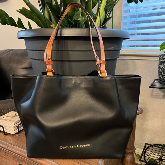 Dooney & Bourke Flynn Bag - Picture 3 of 10